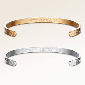 Bransoletki dla przyjaciółek, zestaw dwóch bransoletek bangle w złocie i srebrze ze spersonalizowanym grawerem, od Mon Chou