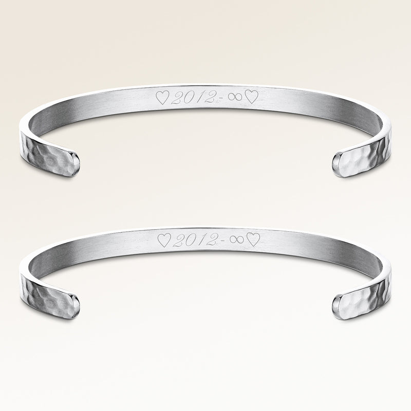 Bransoletki dla przyjaciółek, zestaw dwóch bransoletek bangle w srebrze ze spersonalizowanym grawerem, od Mon Chou