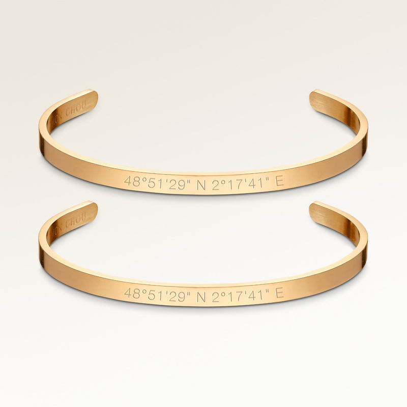 Couples bracelets, pair of two bar bracelets in gold with personalized engraving, from Mon Chou